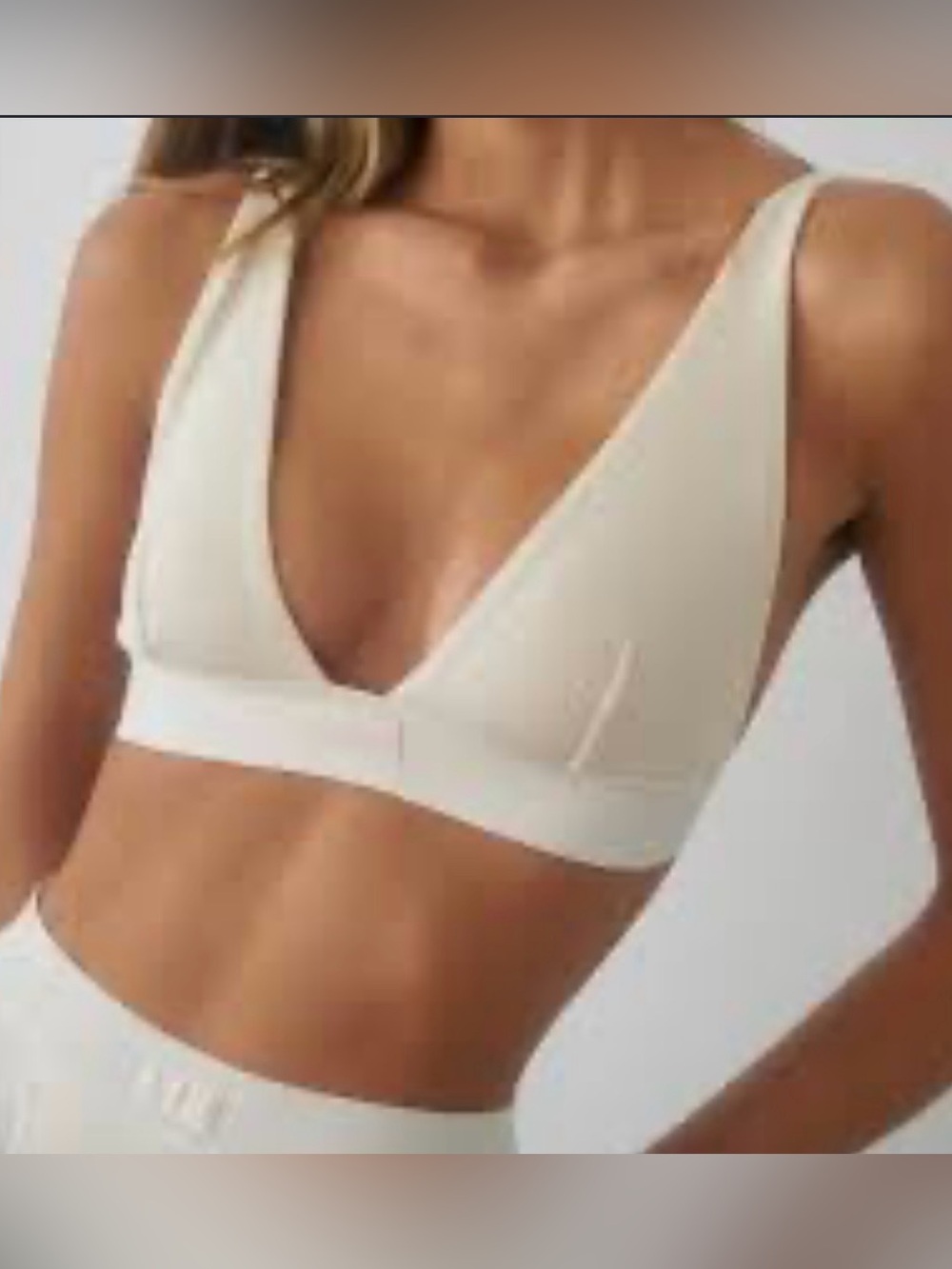 SKIMS New w Tags Women's Cream V-Neck Bra Bralette size Medium